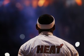 2026世界杯实时资讯-二十连败+帅位危机，Doinb与雄鹿教练的终极渡劫